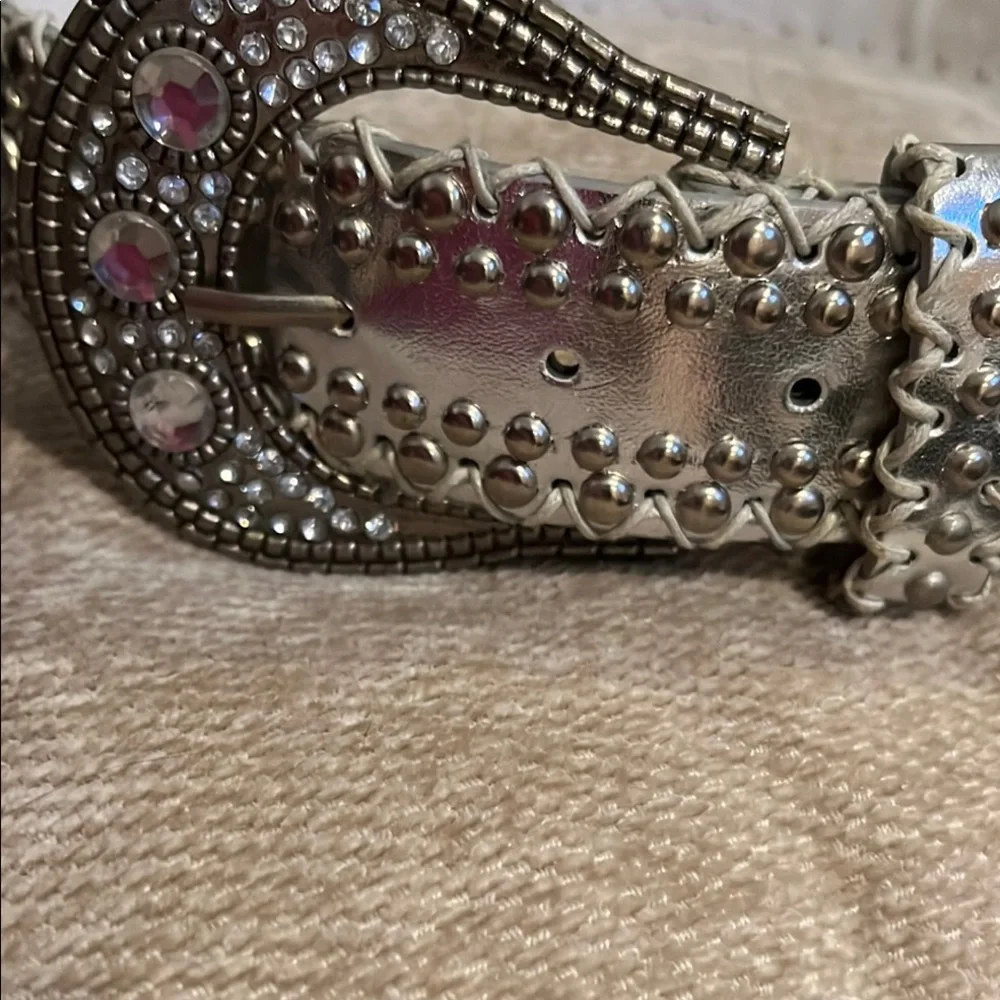 Woman’s western belt size  large Silver studded rhinestone embellished detail